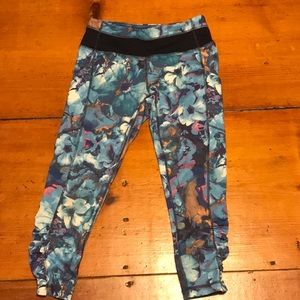 Cropped workout leggings